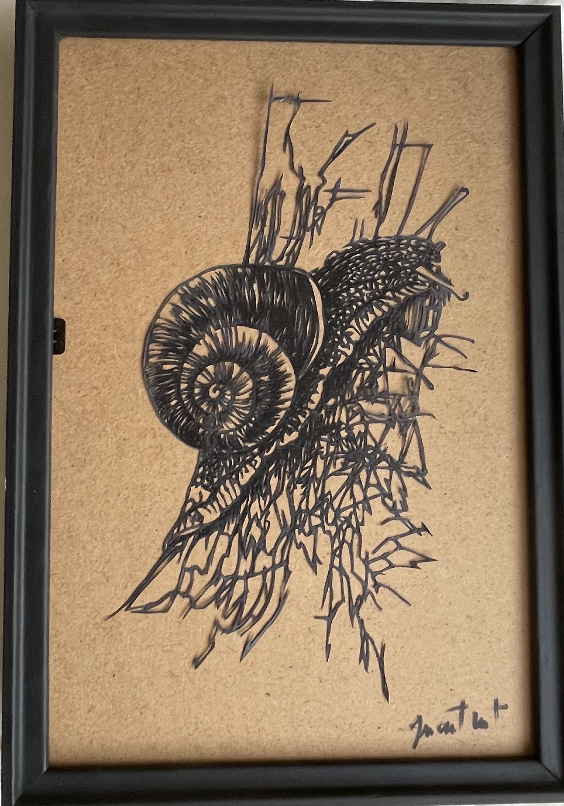 un tableau dun petit escargot qui escalade un arbre en papier découpé