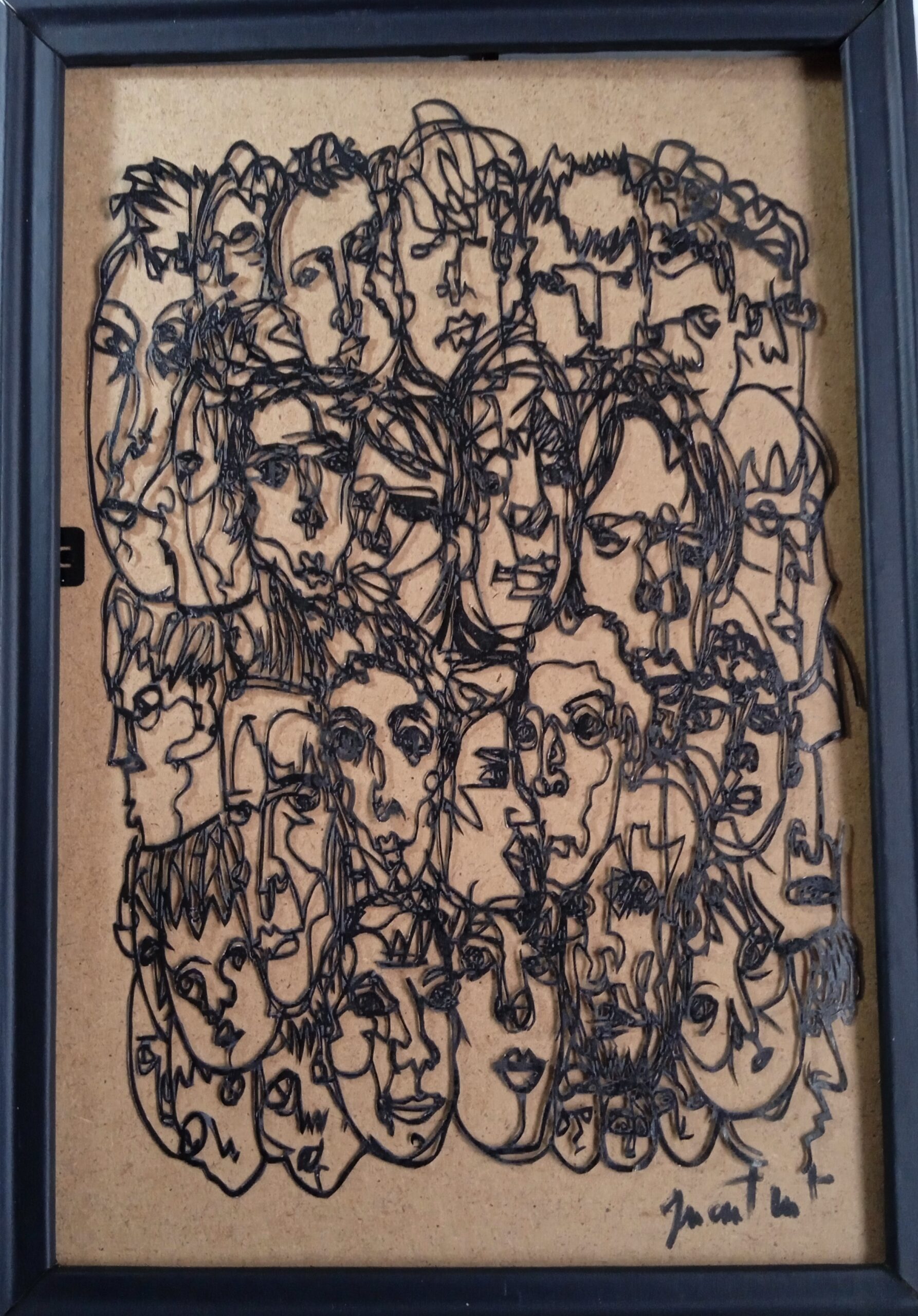 tableau des Visages en Suspension en papier découpé