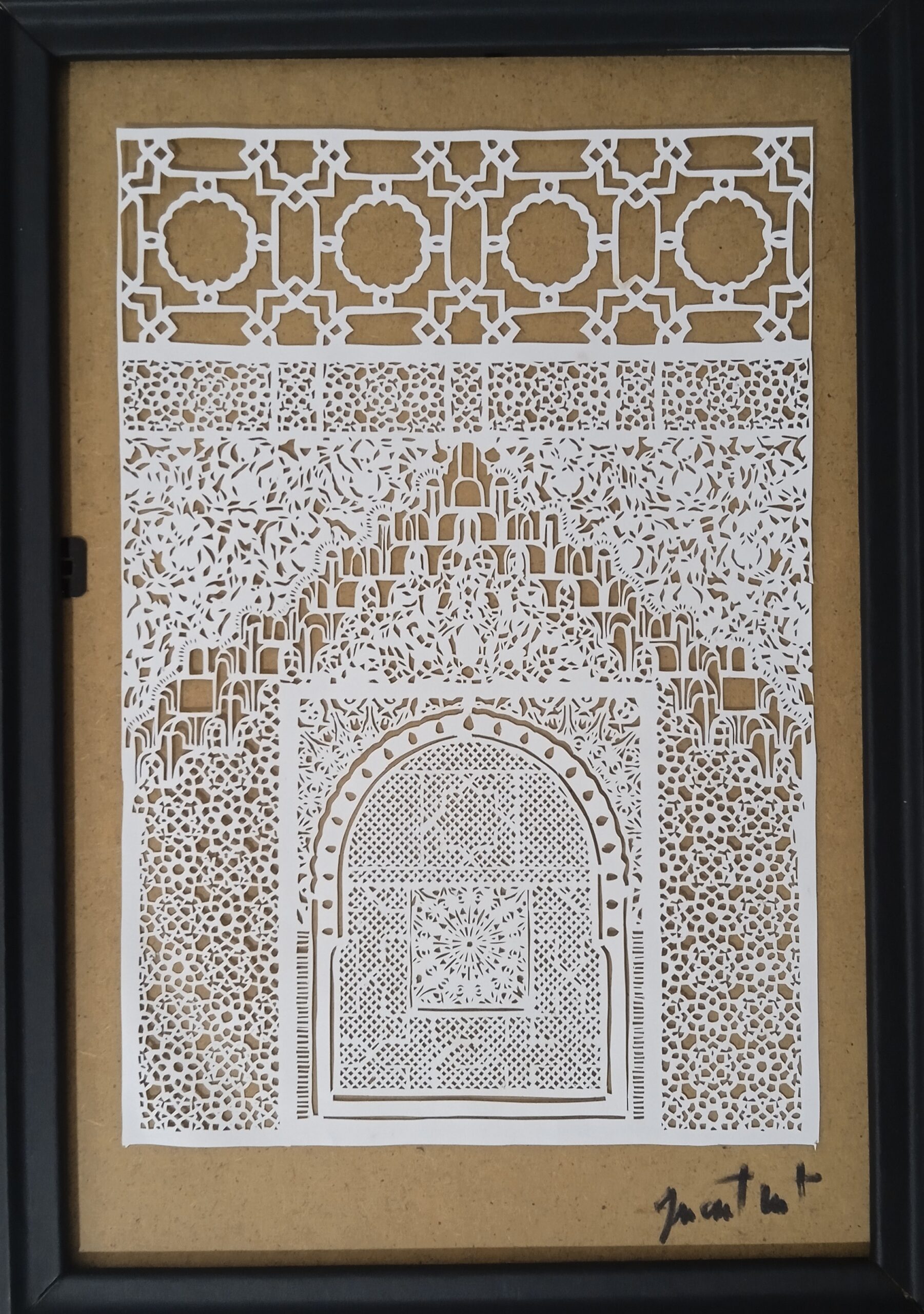 Tableau d'un motifs géométriques islamique en papier découpé