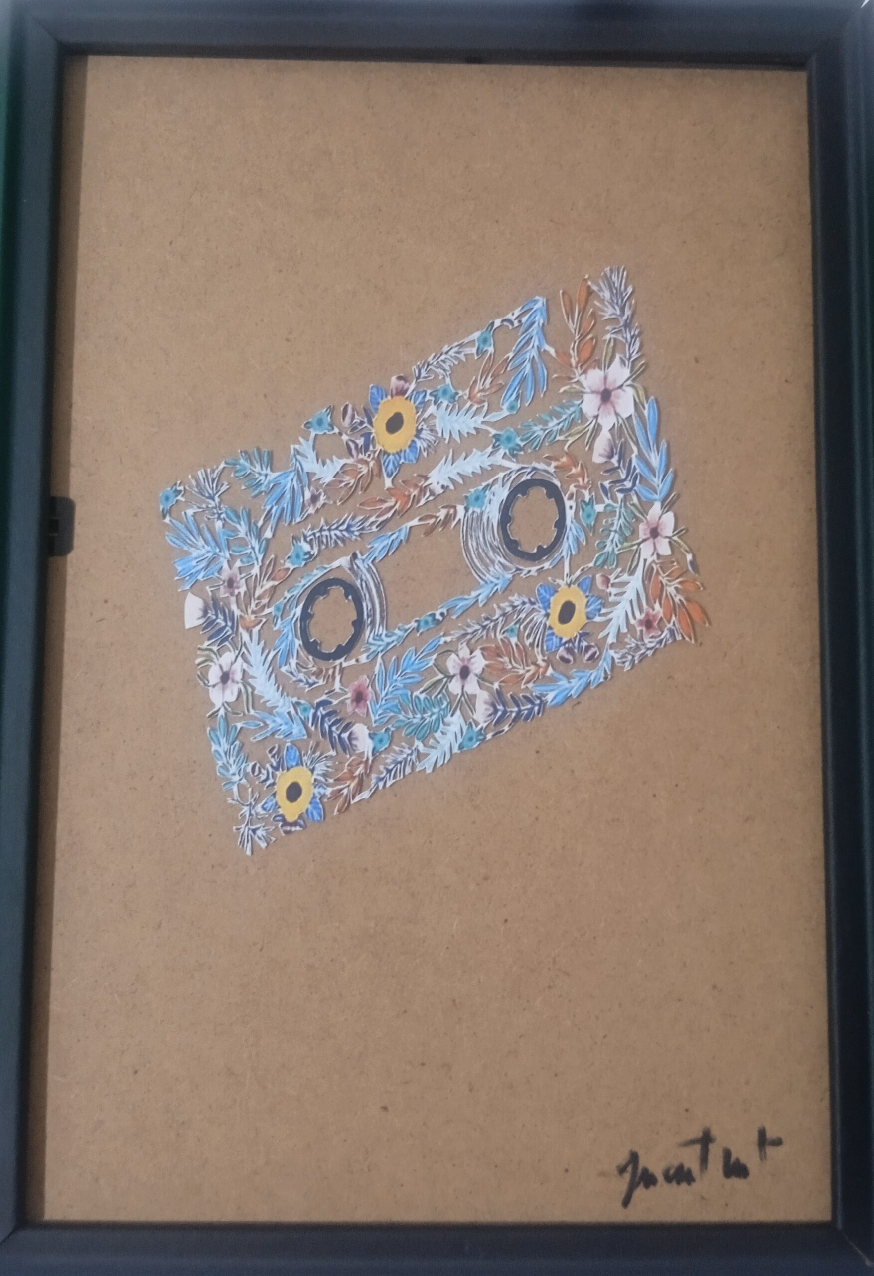 tableau d'une Cassette fleurie en papier découpé