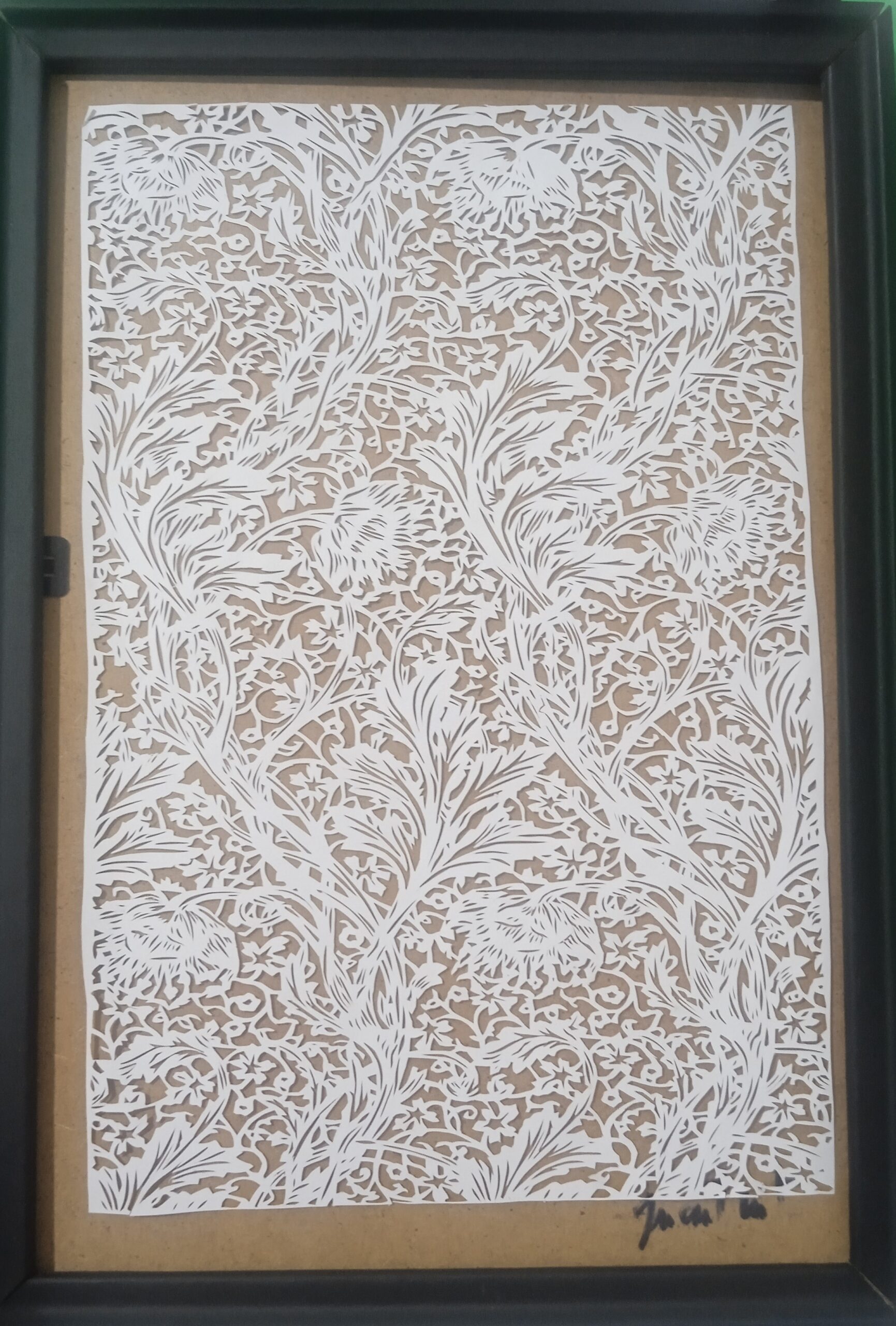 Tableau d'un motif broderie en papier découpé